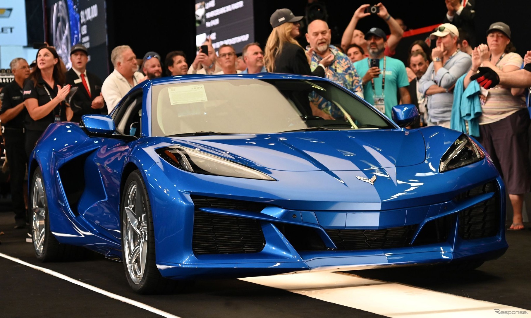 110万ドルで落札されたシボレー・コルベット E-RAY の量産第一号車