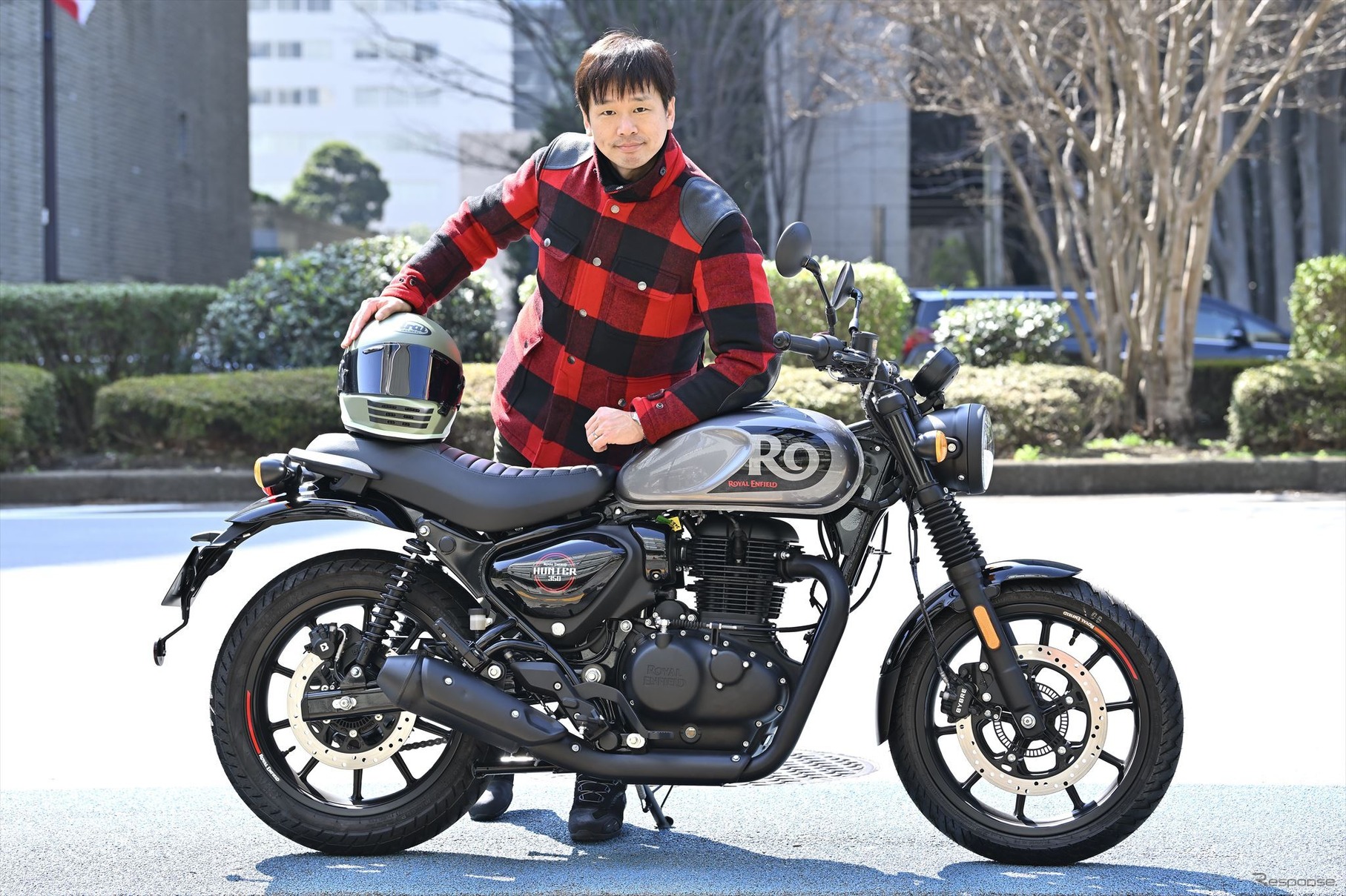 青木タカオ氏とロイヤルエンフィールド HUNTER350