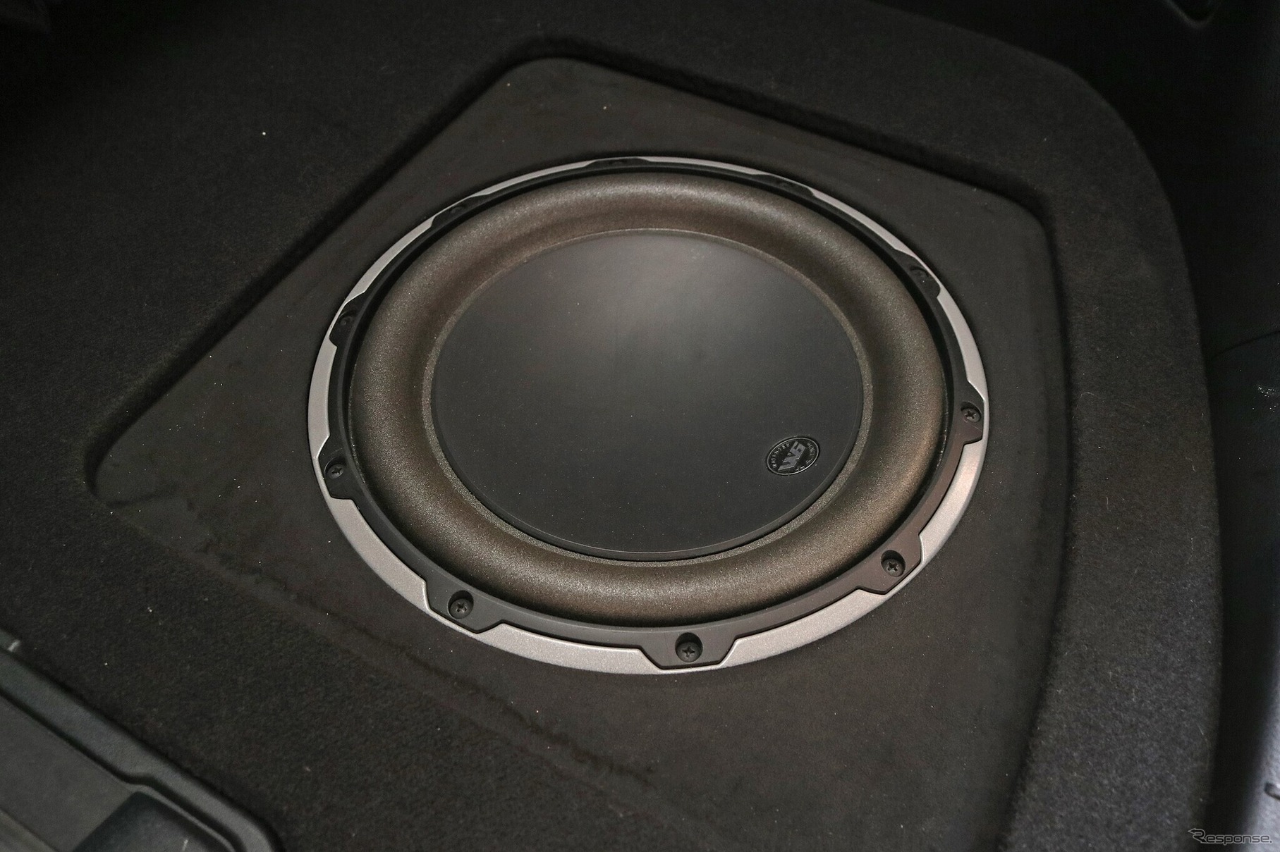 元々は1発で組んでいたオーナーだったが、低音がもの足りなくなって2発化を実施。今では満足の音圧を稼ぎ出している。