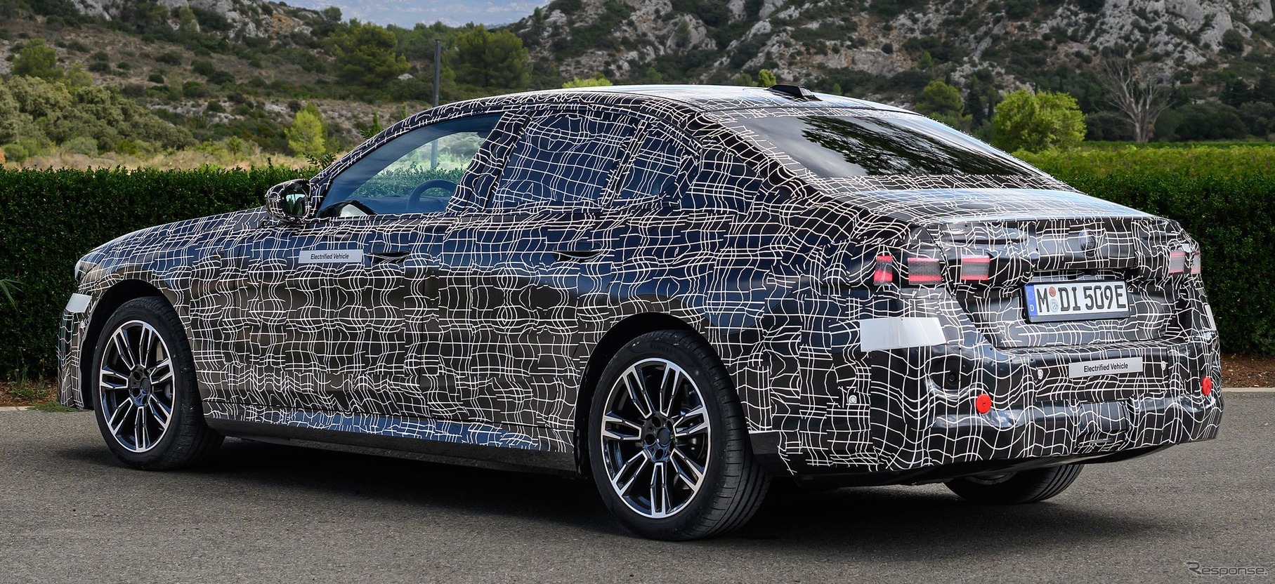 次期BMW 5シリーズ・セダン のEV版『i5』のプロトタイプ