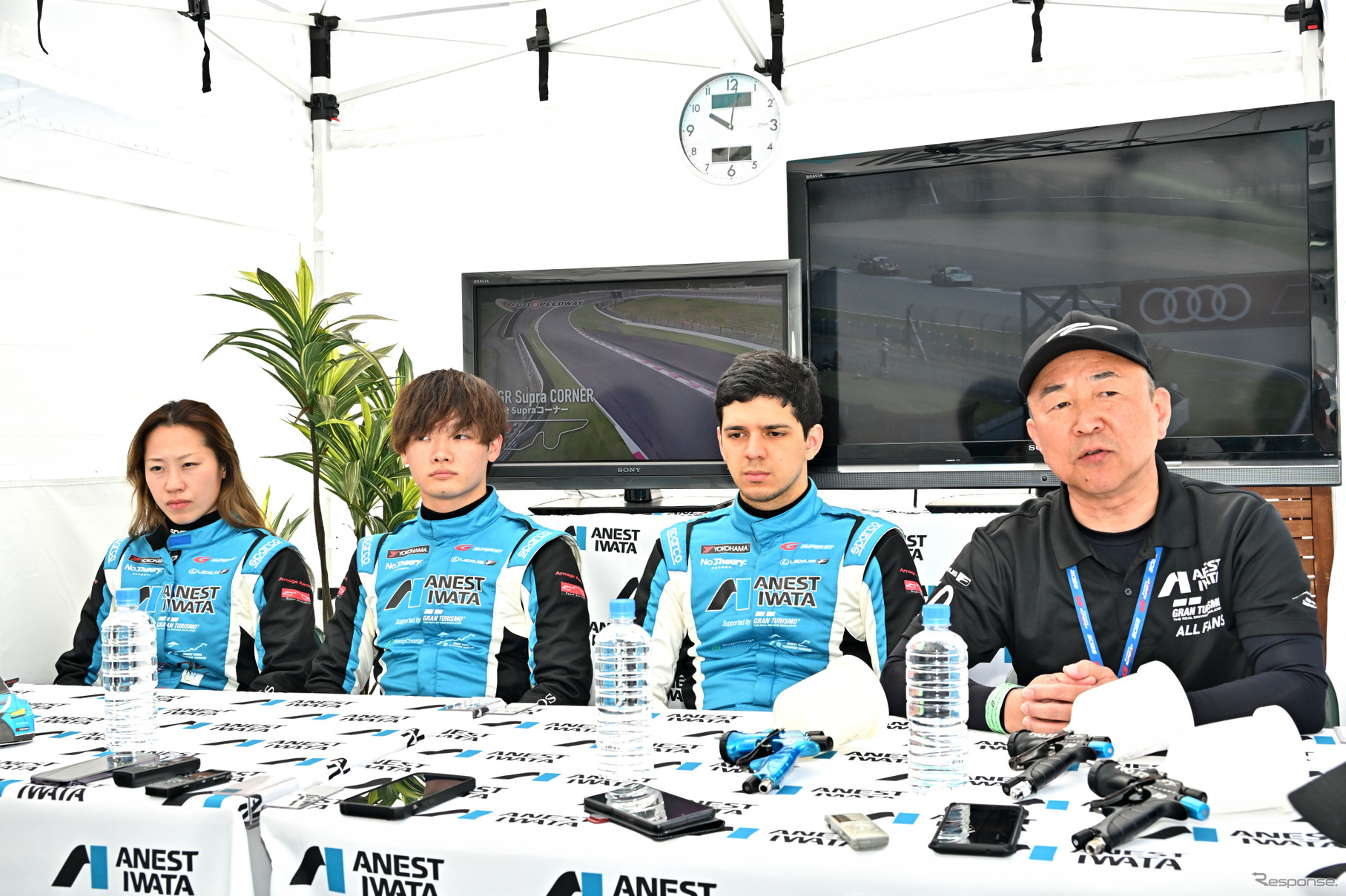 SUPER GTに参戦する産業機器メーカー「アネスト岩田」チームドライバーと武田総監督