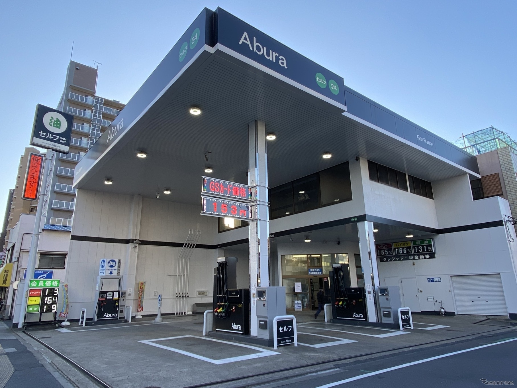 東京都内のサービスステーション（ガソリンスタンド）で次世代バイオ燃料を一般向けに販売（3月、セルフかつしか6号店）