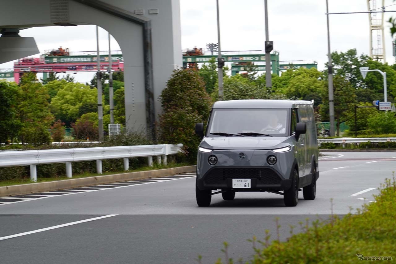 ELEMO-L。段差を乗り越えた時も商用車とは思えないマイルドさ