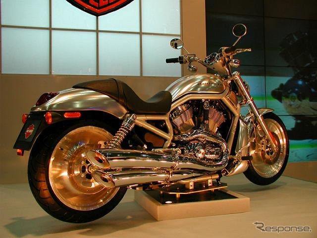 オートバイの高速道路2人乗り解禁が“たなざらし”へ