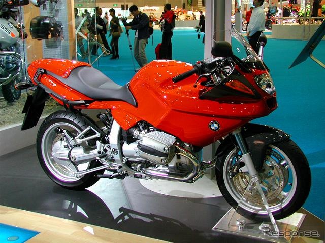 オートバイの高速道路2人乗り解禁が“たなざらし”へ