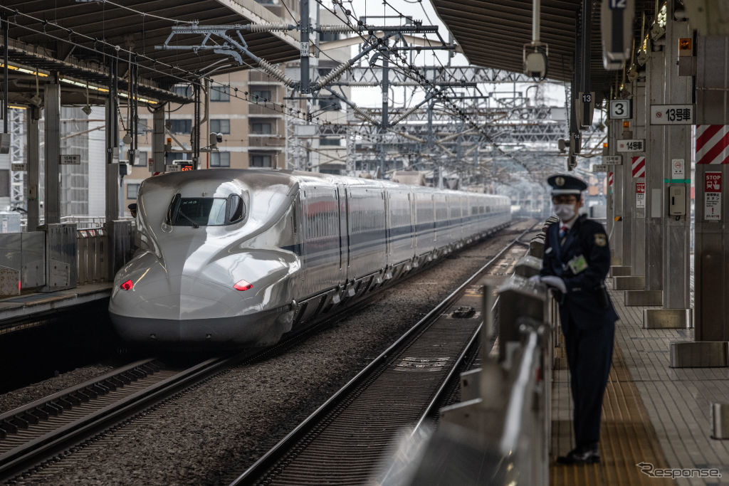 東海道新幹線新横浜駅。同駅から名古屋、京都、新大阪までの『のぞみ』利用で「EX早特28ワイド」が適用される。