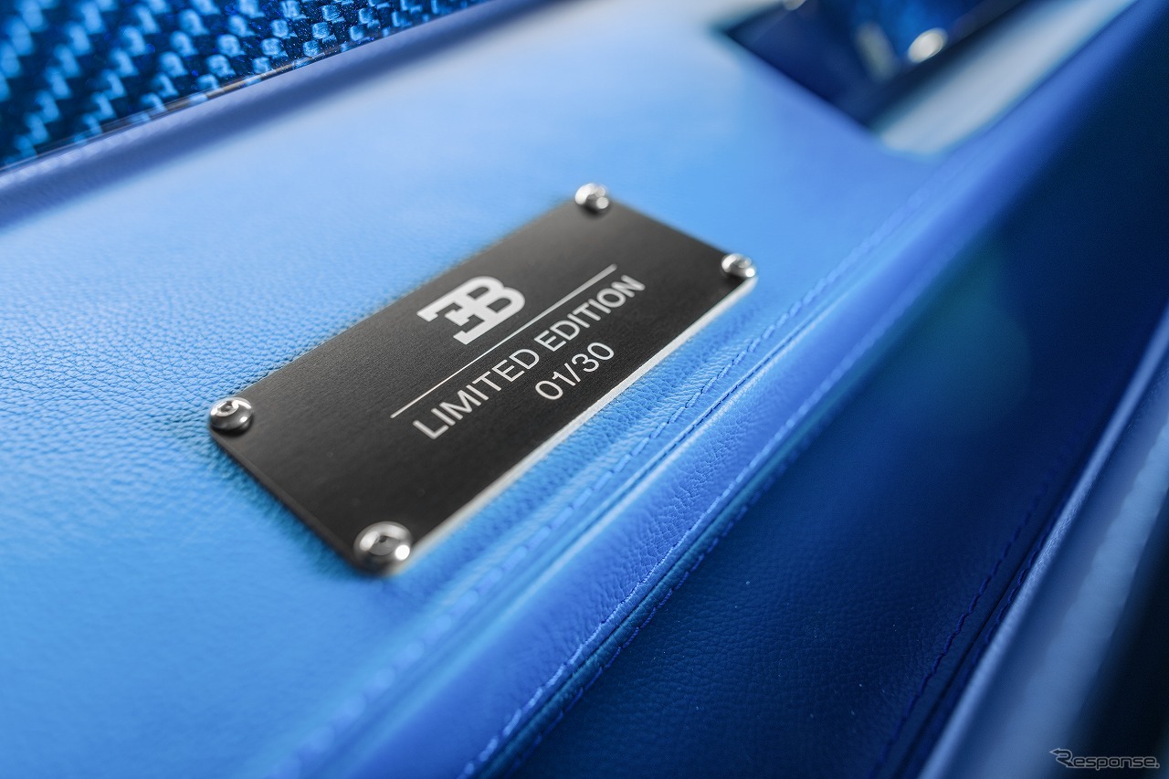 限定番号が刻まれたプレート