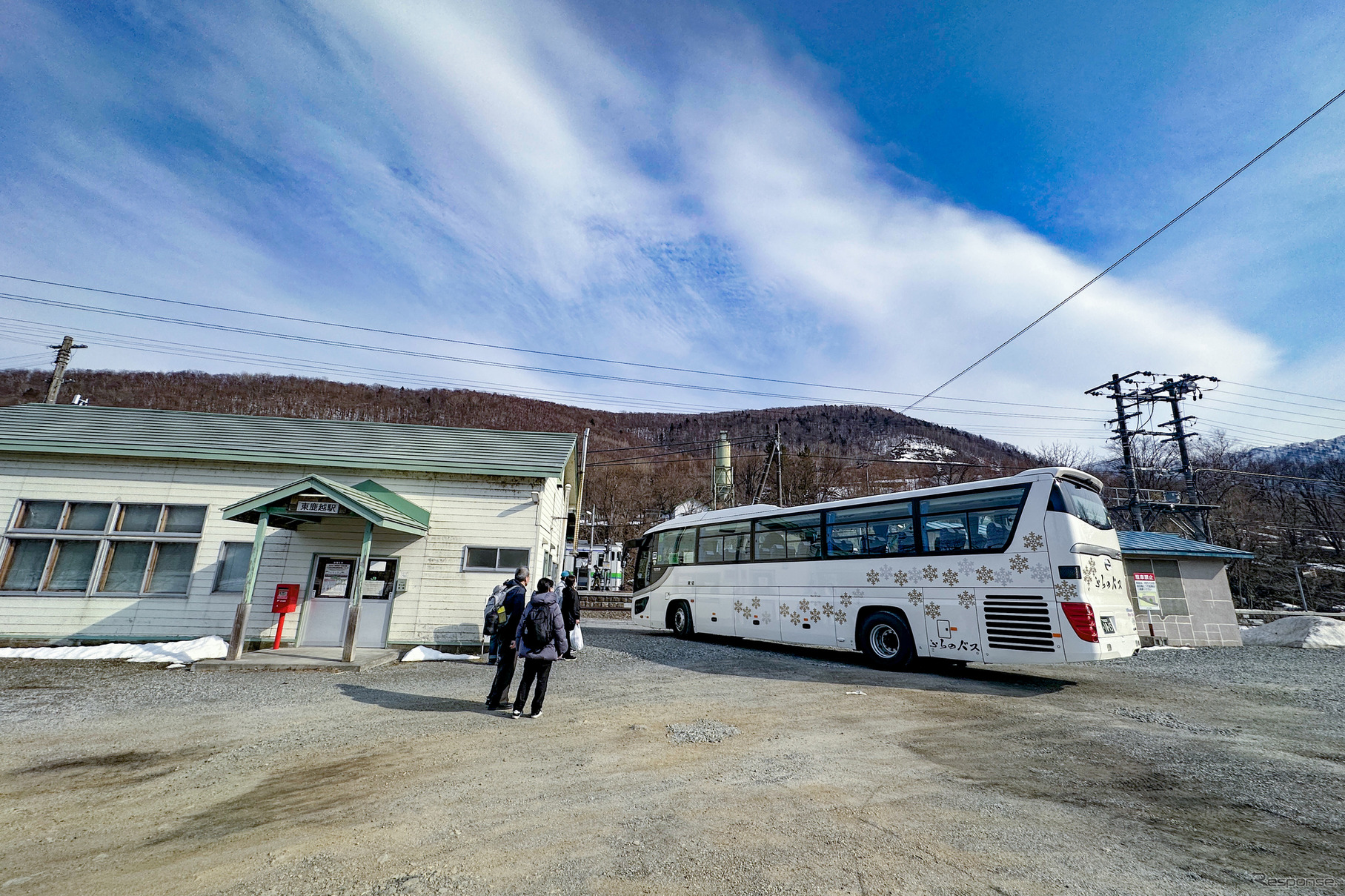 2022年度は前年度より輸送密度が3人/日増えた根室本線・富良野～新得間だったが、最小に変わりはなかった。写真は列車と代替バスの中継駅となっている東鹿越駅。