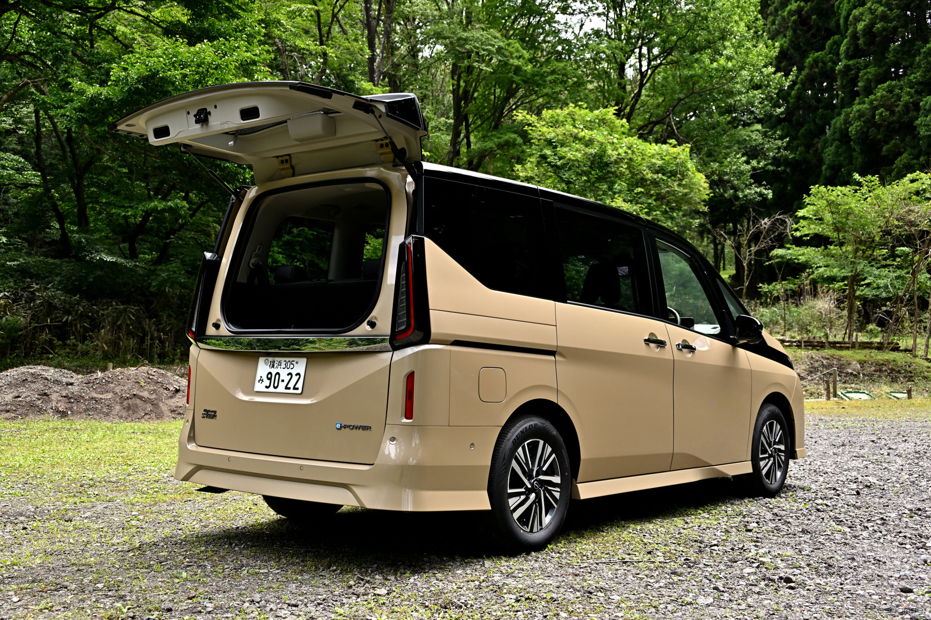 日産 セレナ e-POWER ハイウェイスターV（ボディカラー：利休）