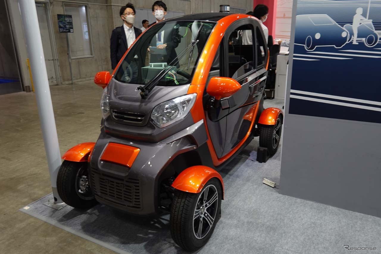 ワイヤーハーネスをコアテクノロジーとした超小型モビリティ用プラットフォームの事例として展示された車両