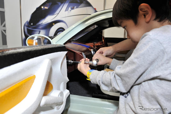 キッザニア甲子園、三菱自動車が自動車工場を再現