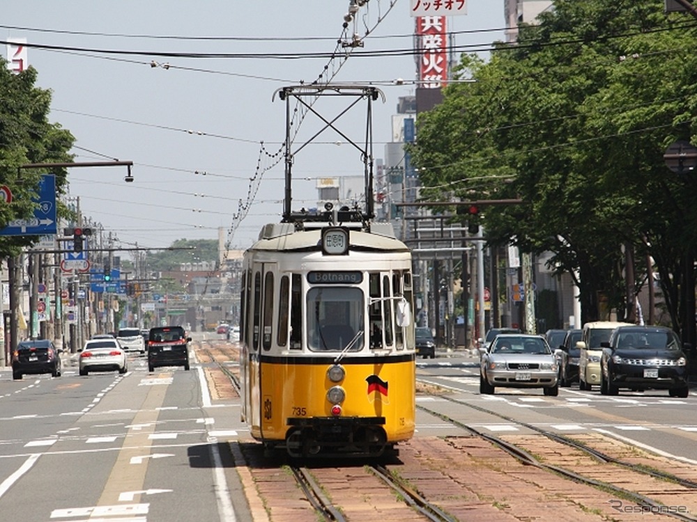 運賃改定後は通年運行が図られるドイツ製観光電車『レトラム』。
