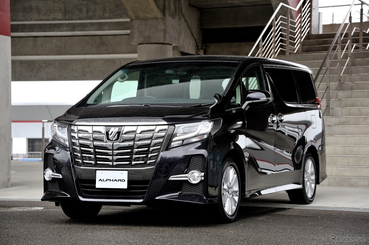 トヨタ アルファード SA（3.5リットル V6、2015年）