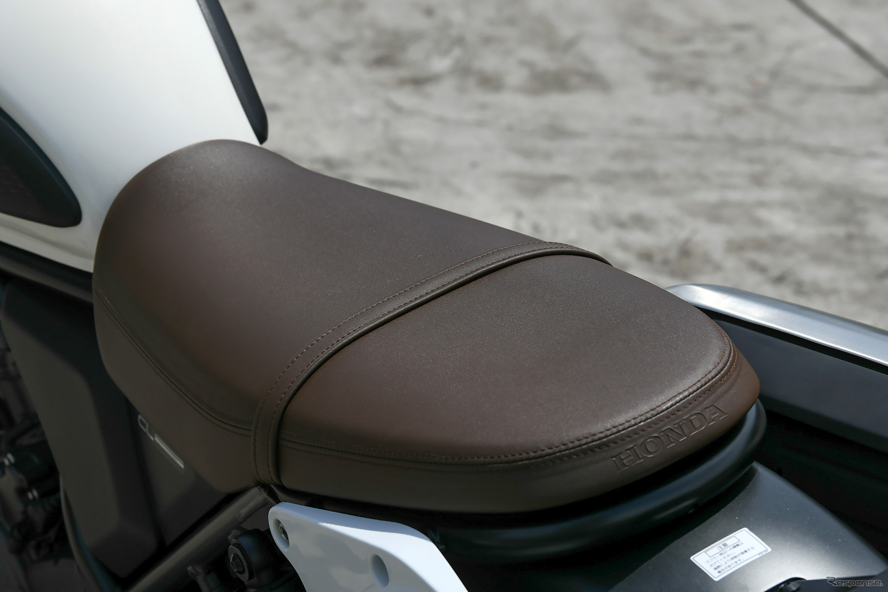 ホンダ CL250 の純正アクセサリーとして用意されるフラットシート