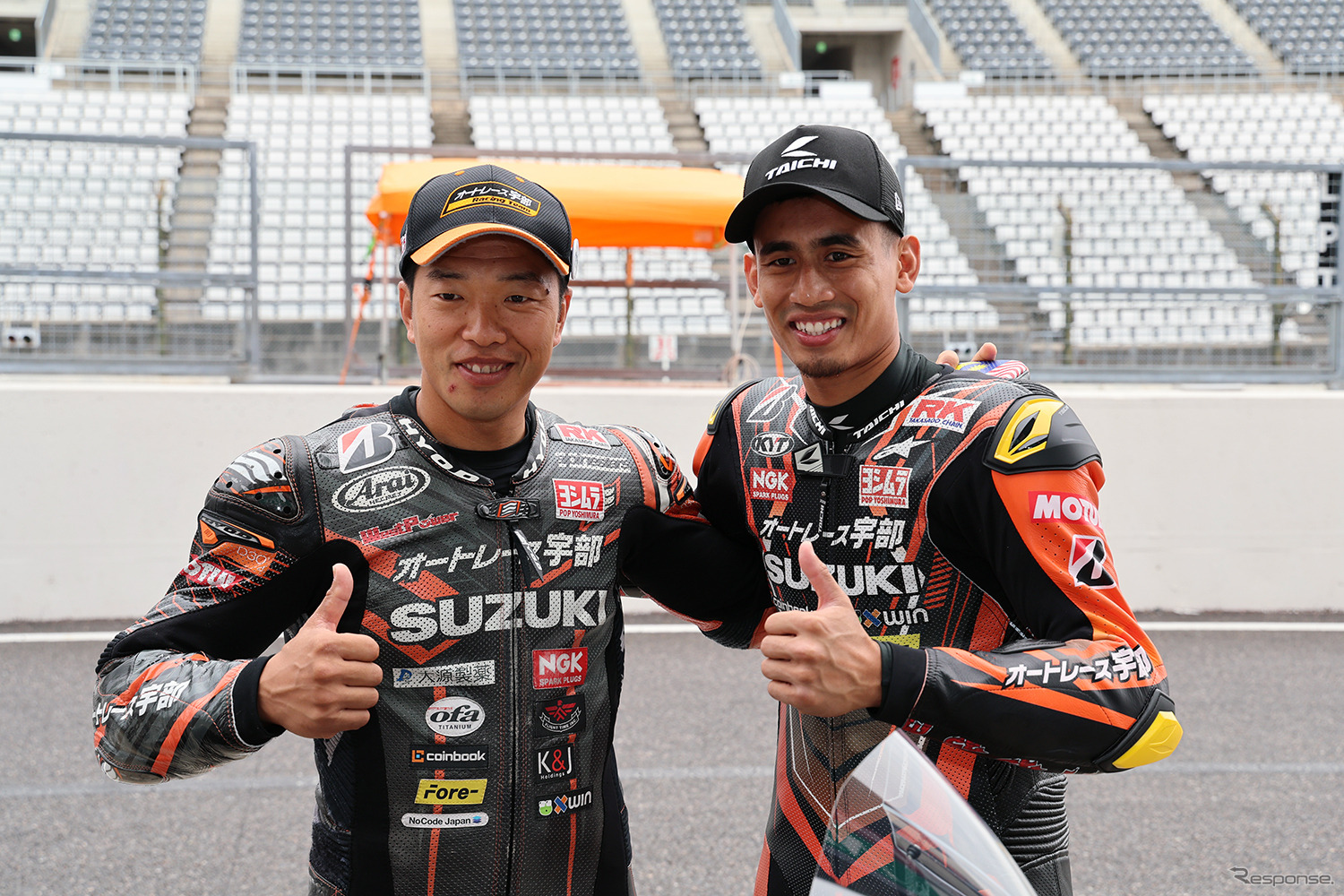 AutoRace Ube Racing Teamの津田拓也（左）とハフィス・シャーリン（右）