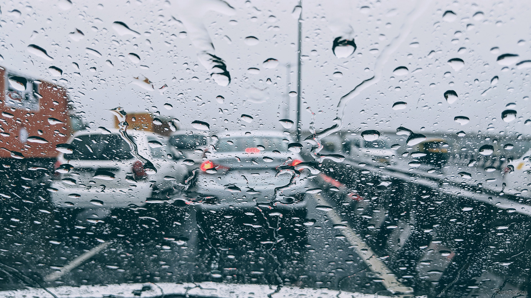 「ワイパー交換」 雨天時の視界確保に効果絶大