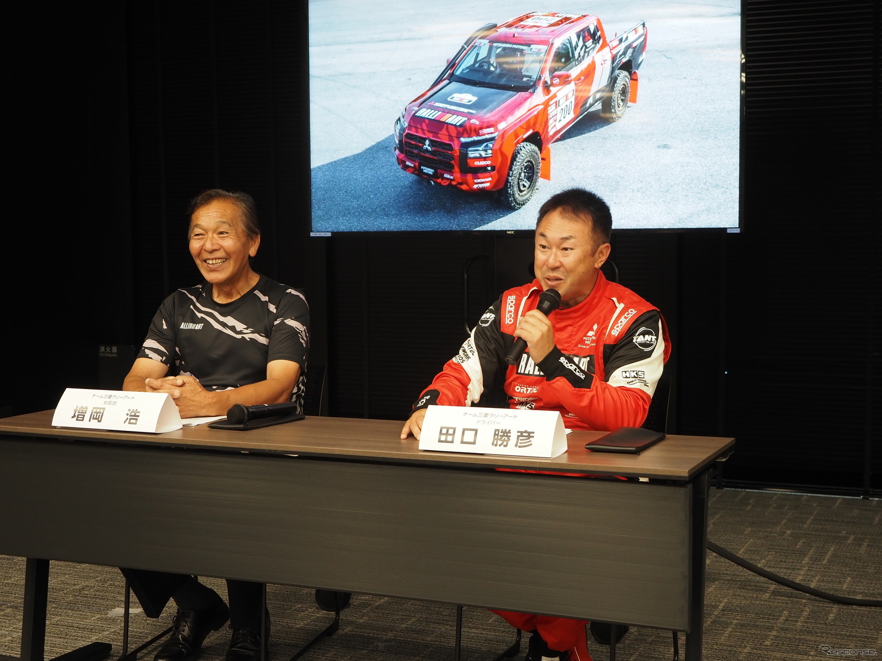 ラリーの豊富やトライトンへの印象を語る田口選手（右）
