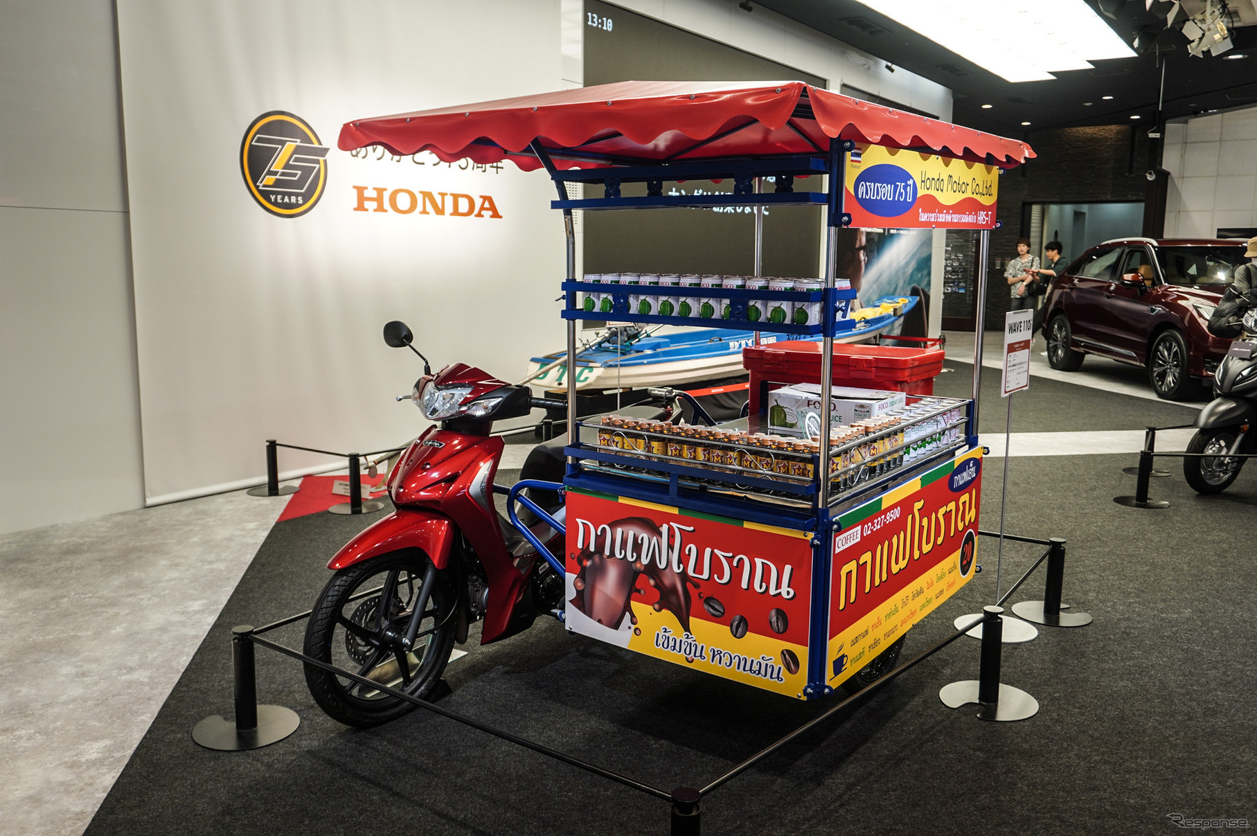 タイなどでよく見られる屋台。車両はWAVE110i