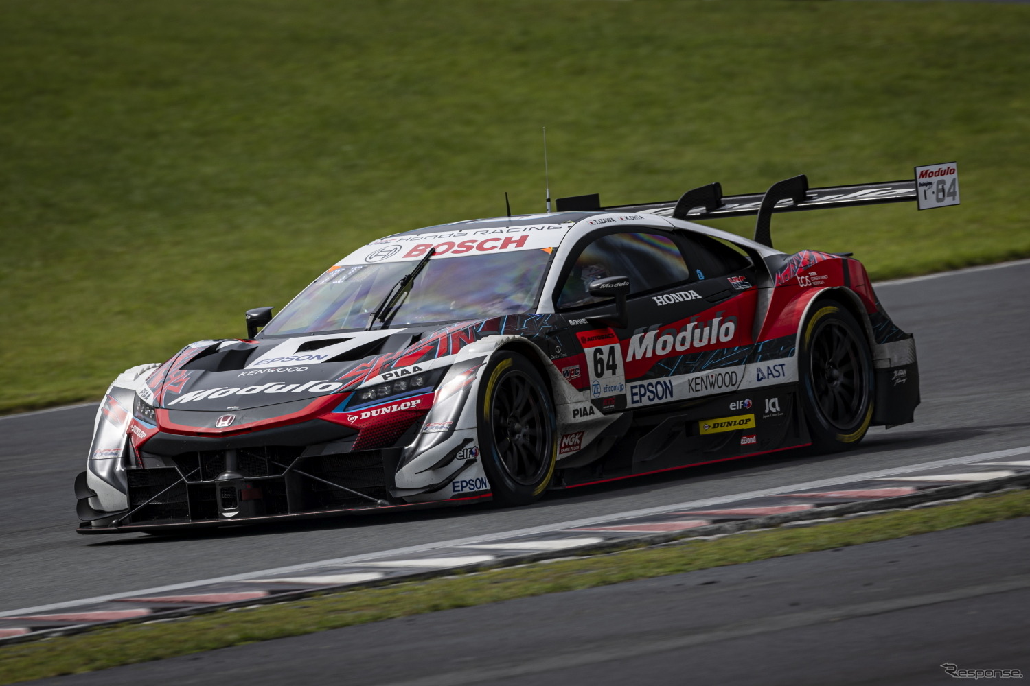 2位の#64 Modulo NSX-GT（伊沢拓也／太田格之進）