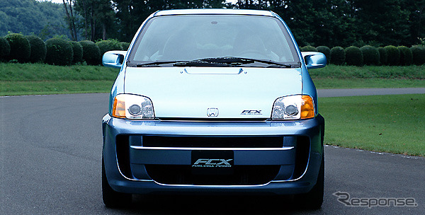2002年内、ホンダは燃料電池車『FCX』をアメリカで販売開始