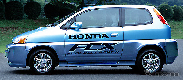 2002年内、ホンダは燃料電池車『FCX』をアメリカで販売開始