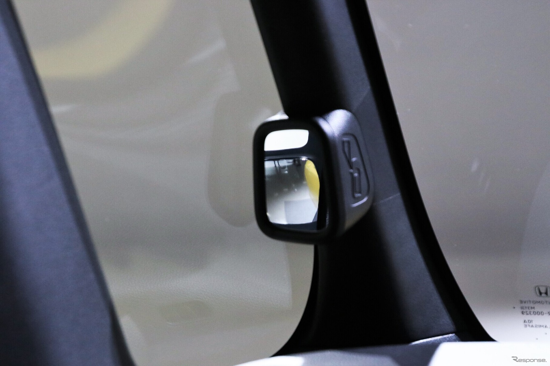 ホンダ N-BOX　ピタ駐ミラーの前輪部分はAダッシュミラー付近で確認