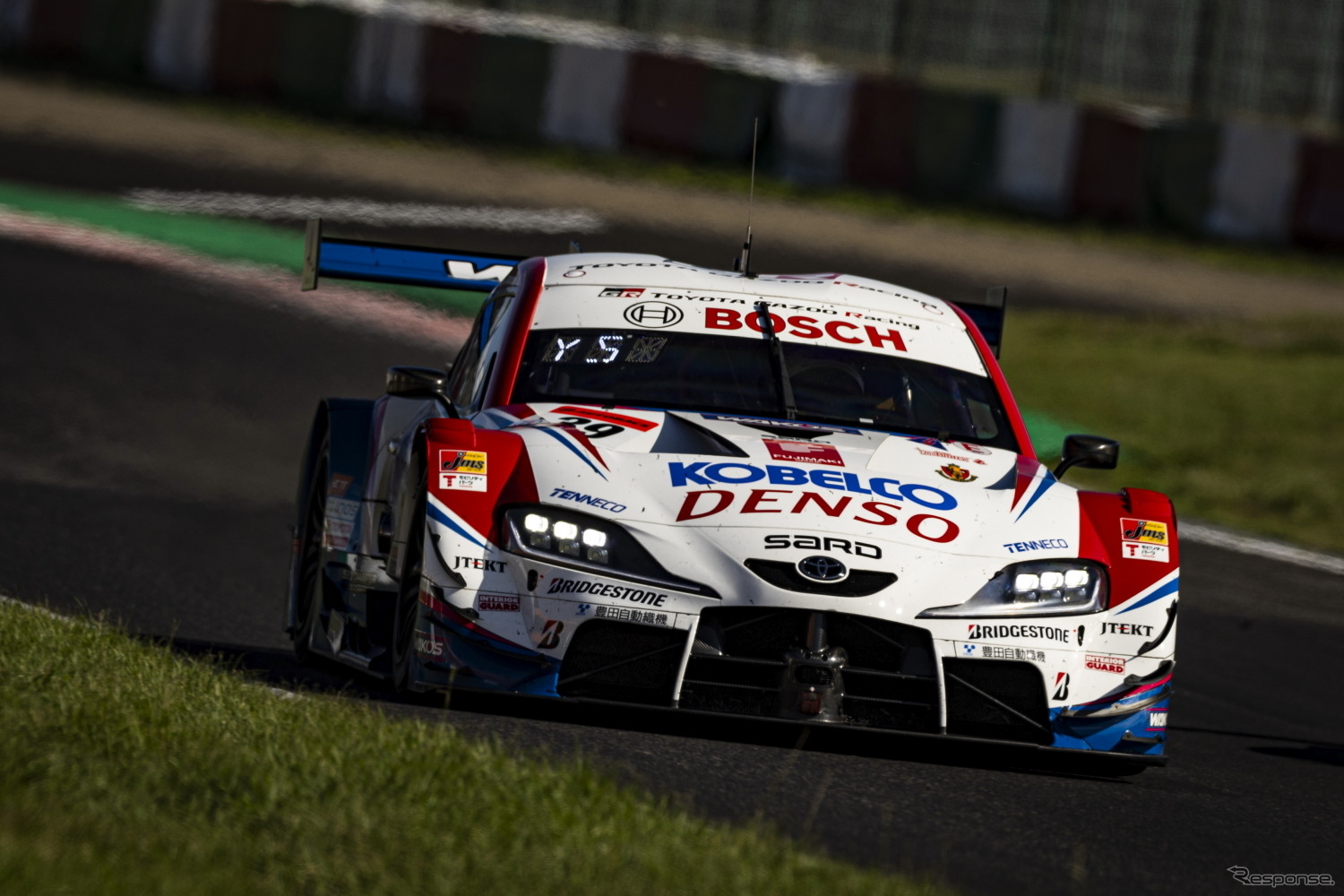 2位の#39 DENSO KOBELCO SARD GR Supra（関口雄飛／中山雄一）