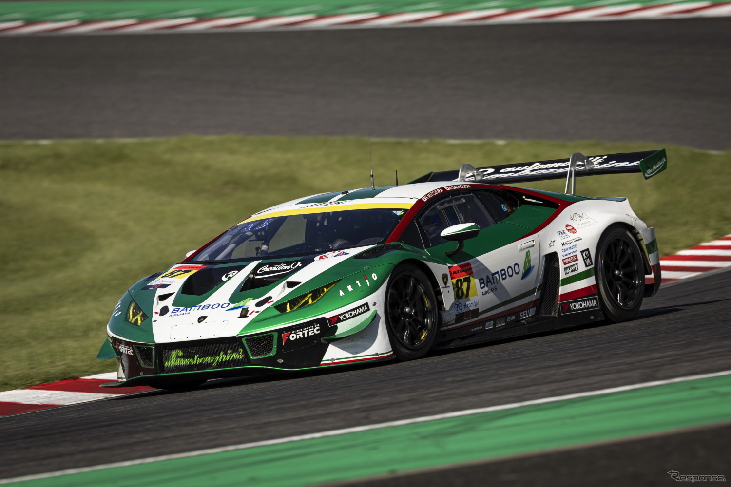 GT300クラス2位の#87 Bamboo Airways ランボルギーニ GT3（松浦孝亮／坂口夏月）