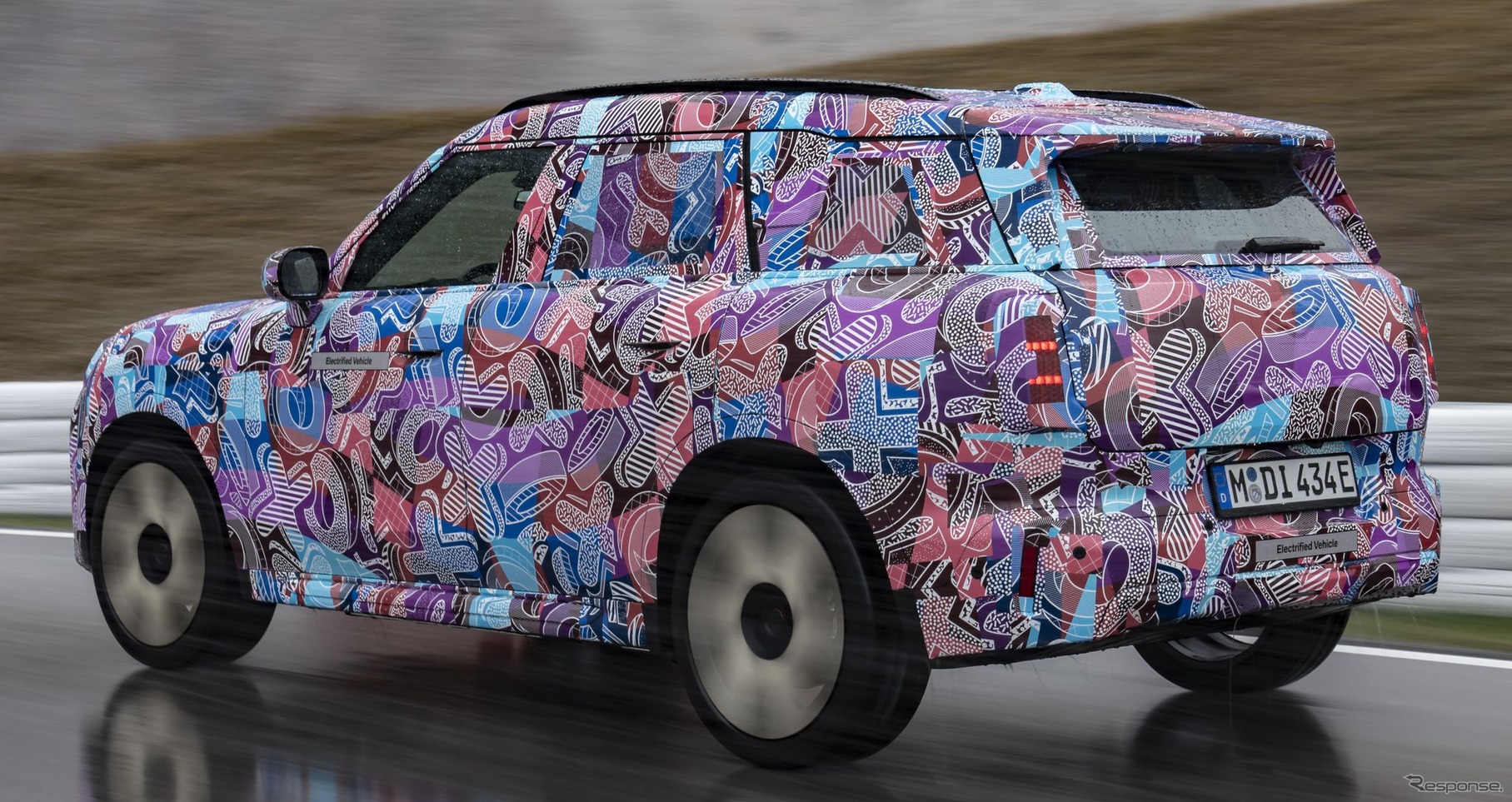 MINI カントリーマン（クロスオーバー）次期型のEVプロトタイプ