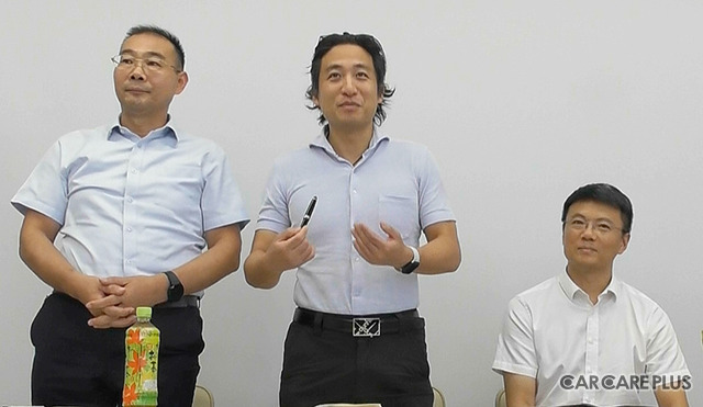 左から、中国自動車メーカー・ウーリンの『ASF2.0』技術事業部長の赵尚义氏、総裁助理（社長補佐）の田韶鹏氏、顧問の张海峰氏
