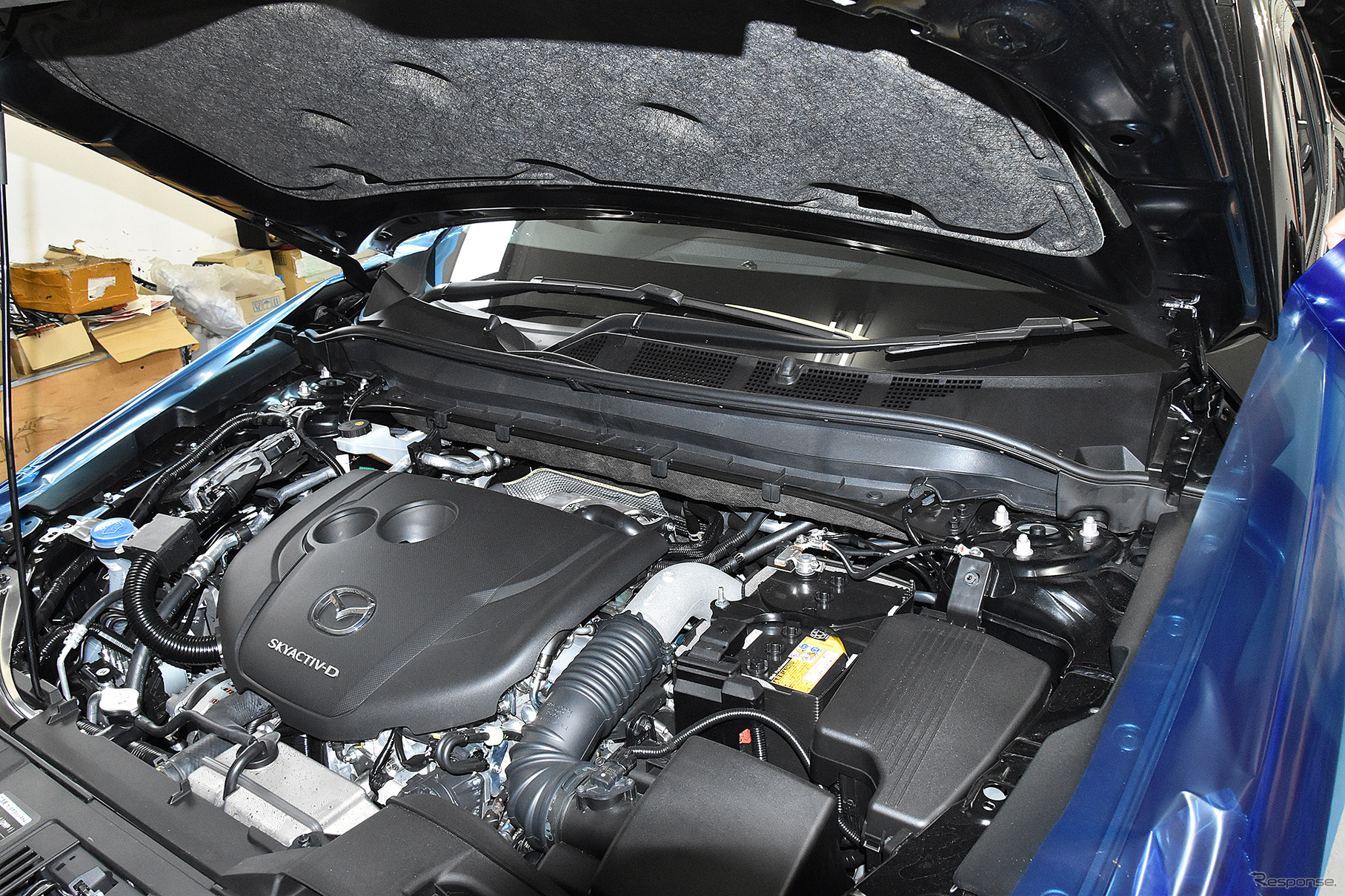 施工前のCX-5のエンンジンルーム。