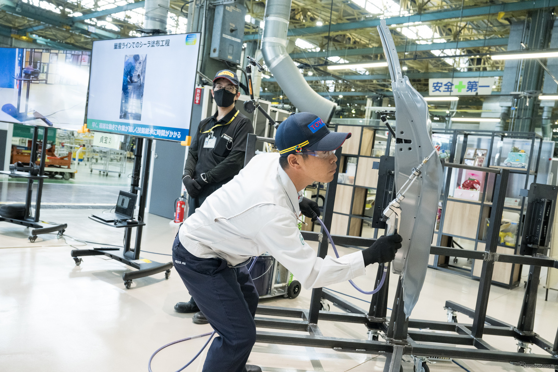 デジタルを活用した匠の技能の継承（貞宝工場）
