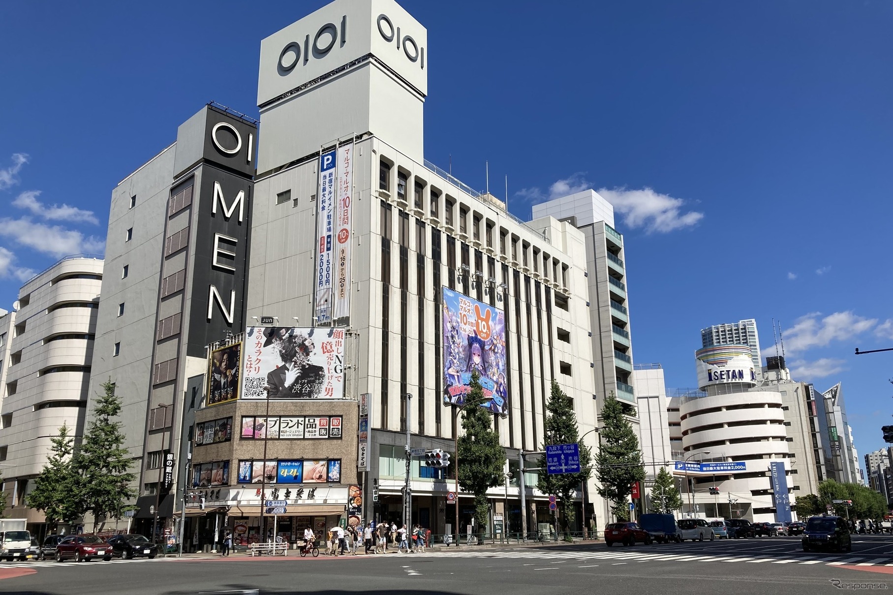 新宿四丁目交差点（東京都新宿区）