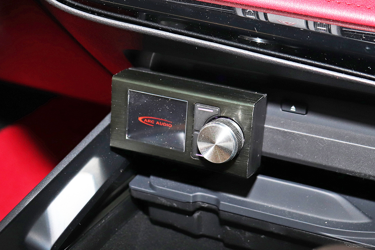 「外部パワーアンプ」を搭載したオーディオカーの一例（ジャンライン＆パートナーズデモカー）。