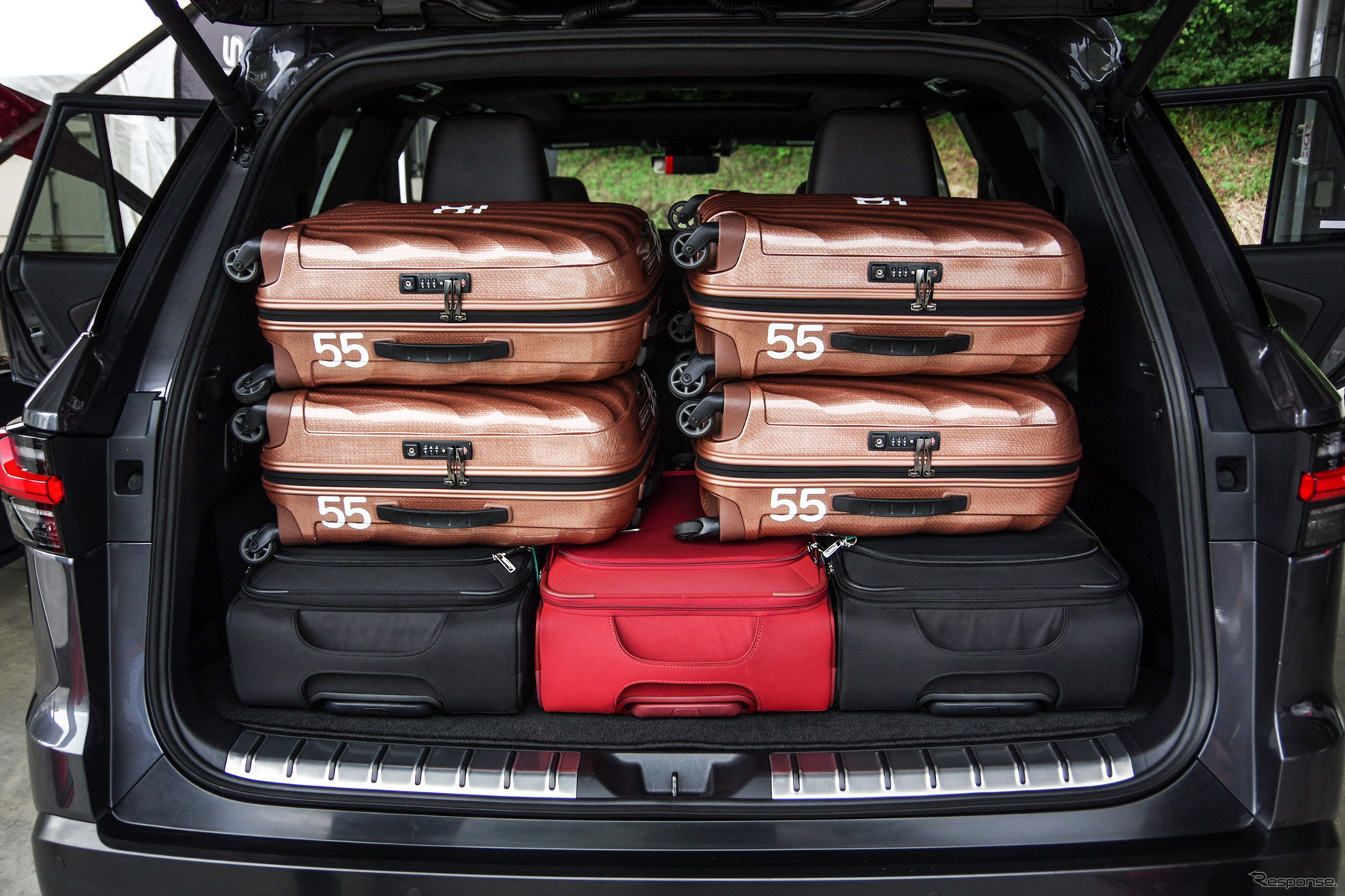 レクサス TXの荷室にはスーツケース7個を搭載可能。開発者こだわりのポイントだ。