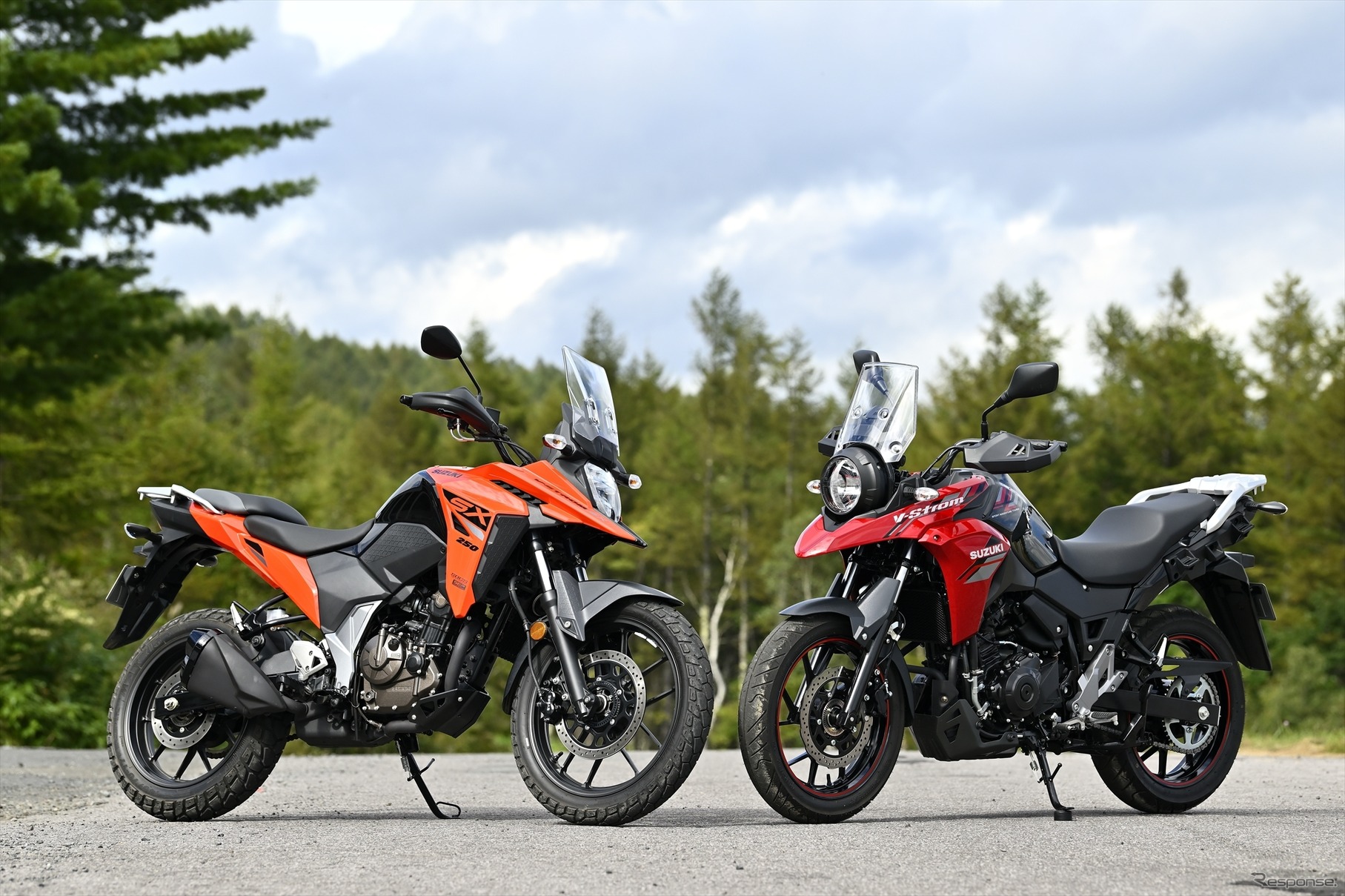 Vストローム250SX（左）とVストローム250