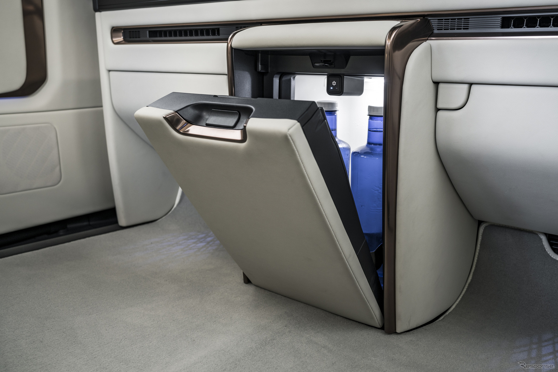 レクサス LM 新型（欧州仕様）