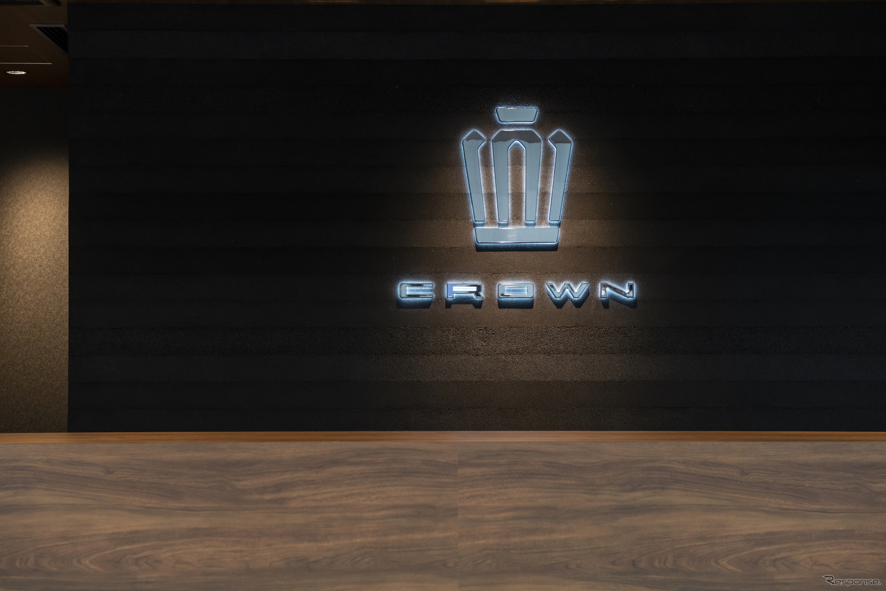 THE CROWN 横浜