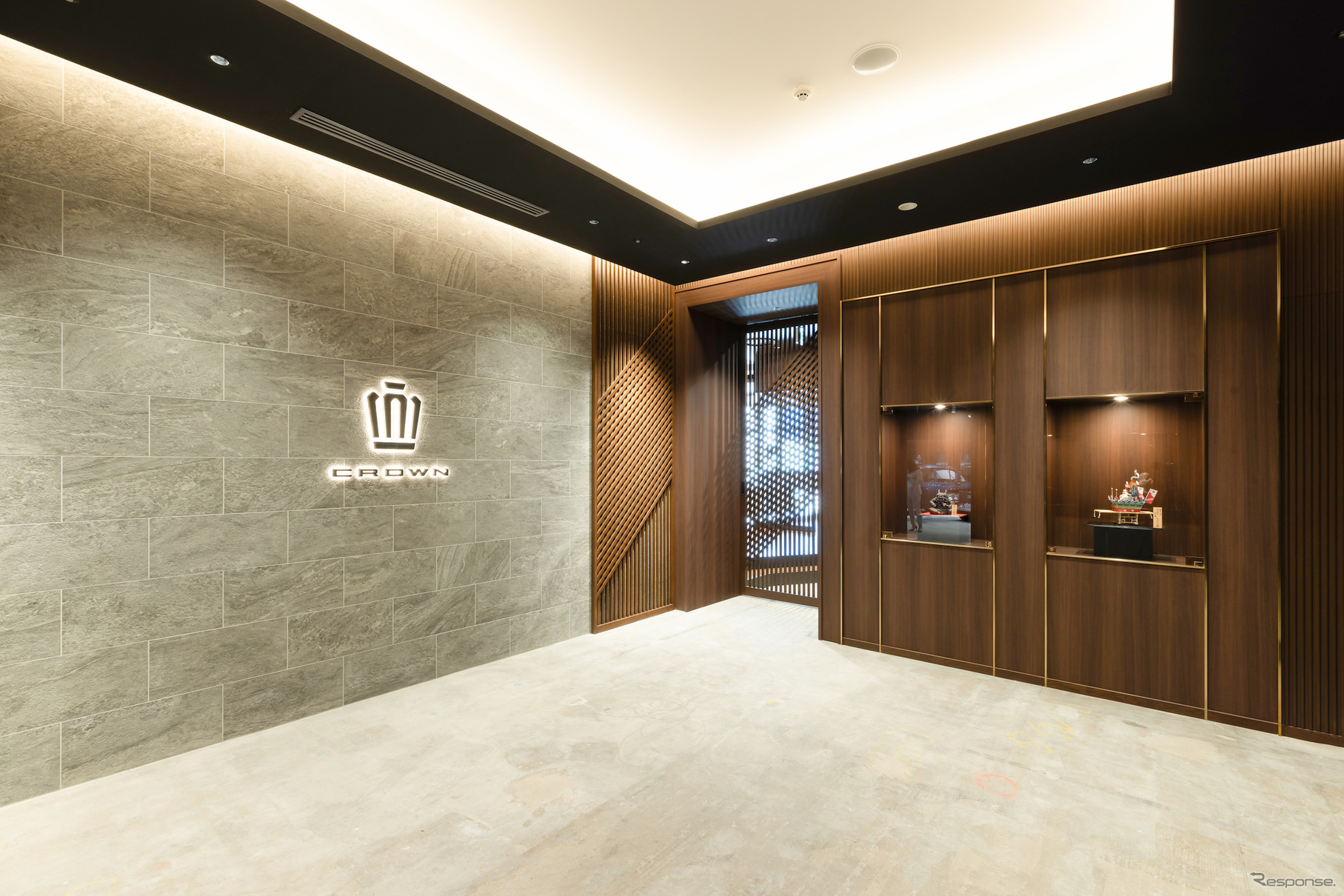 THE CROWN 福岡