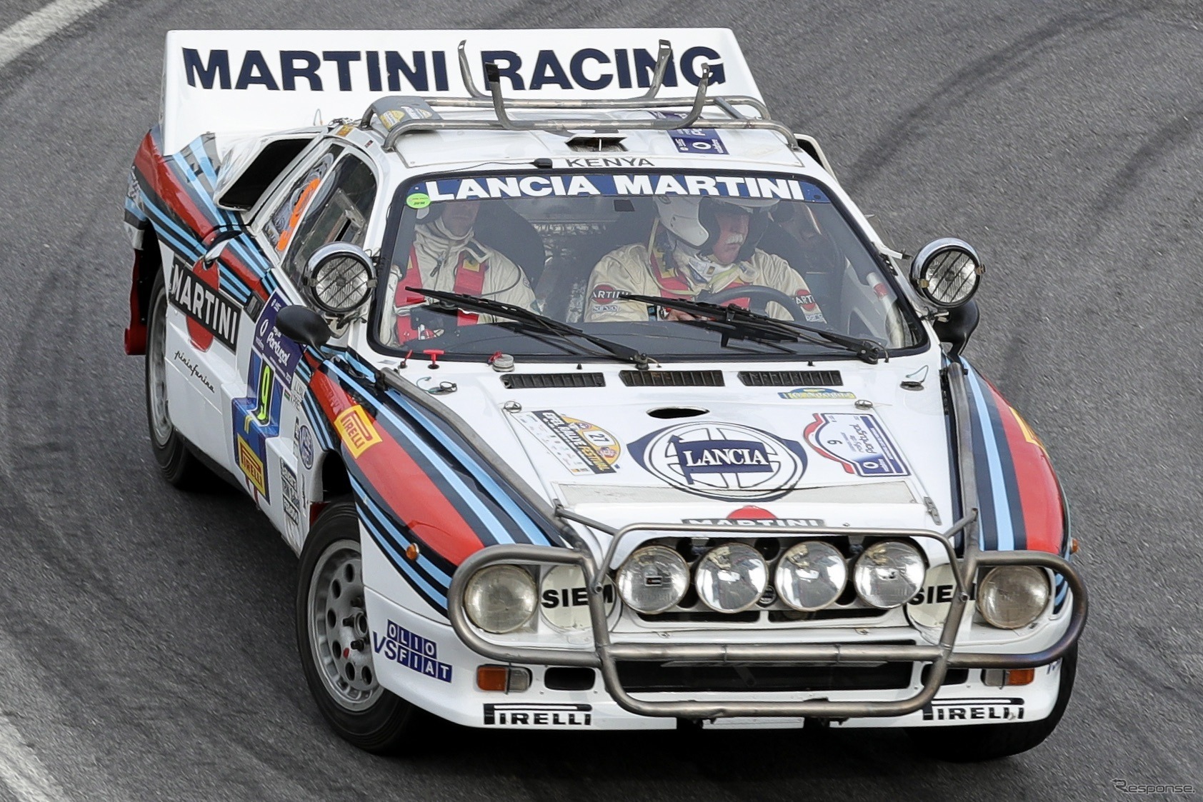 2022年ポルトガルラリーでデモランするランチア・ラリー037・1985年サファリラリー仕様