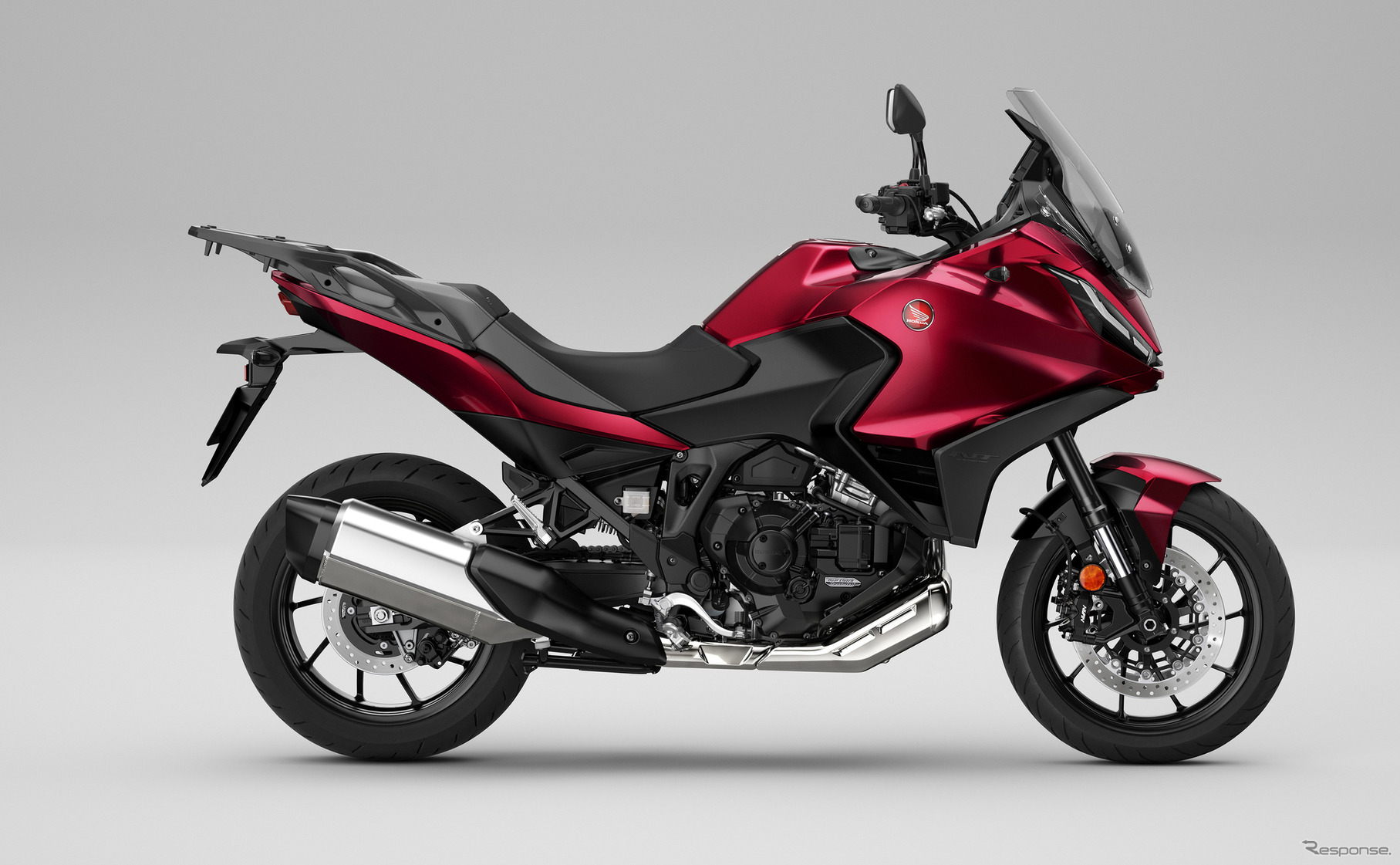 ホンダ NT1100（キャンディークロモスフィアレッド）