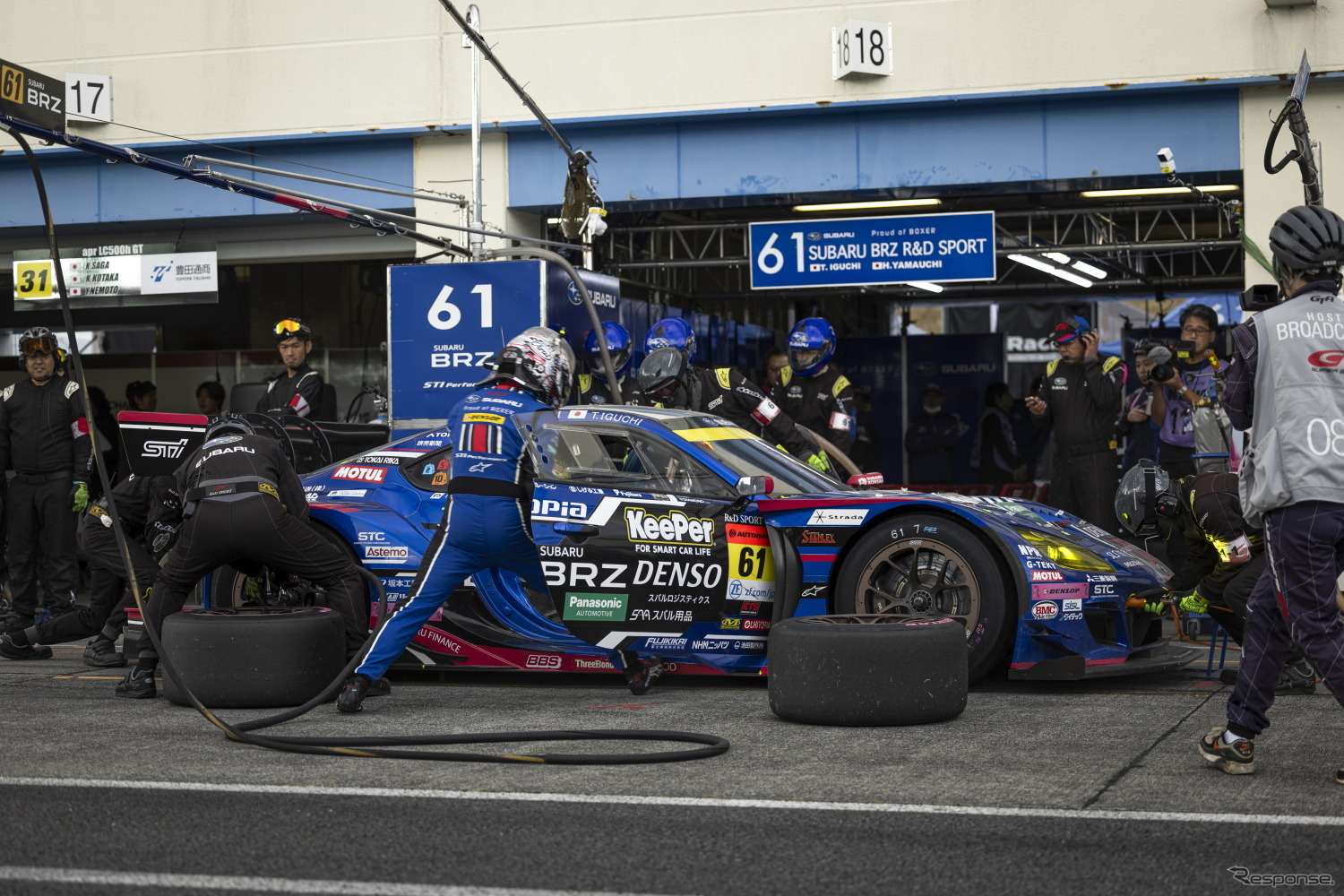 GT300クラス4位の#61 SUBARU BRZ R&D SPORT（井口卓人／山内英輝）