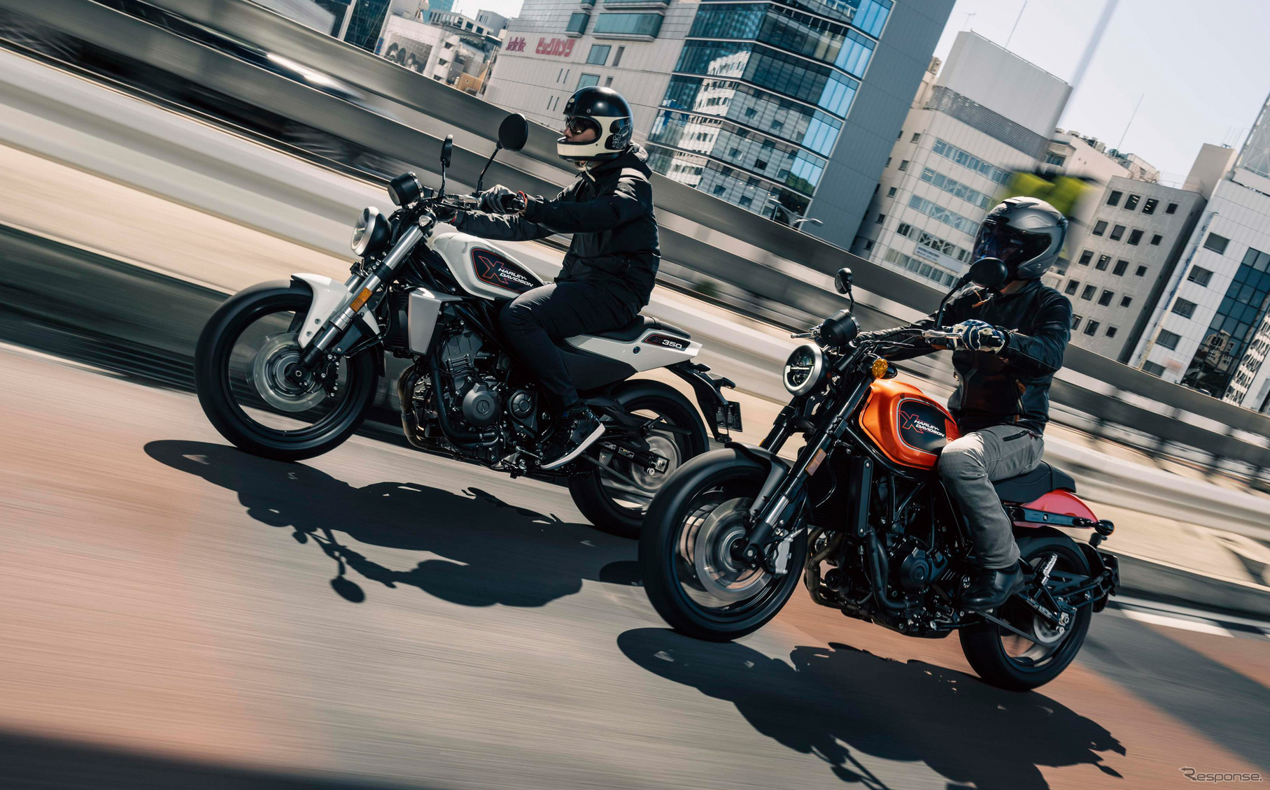 ハーレー X350（左）とX500（右）