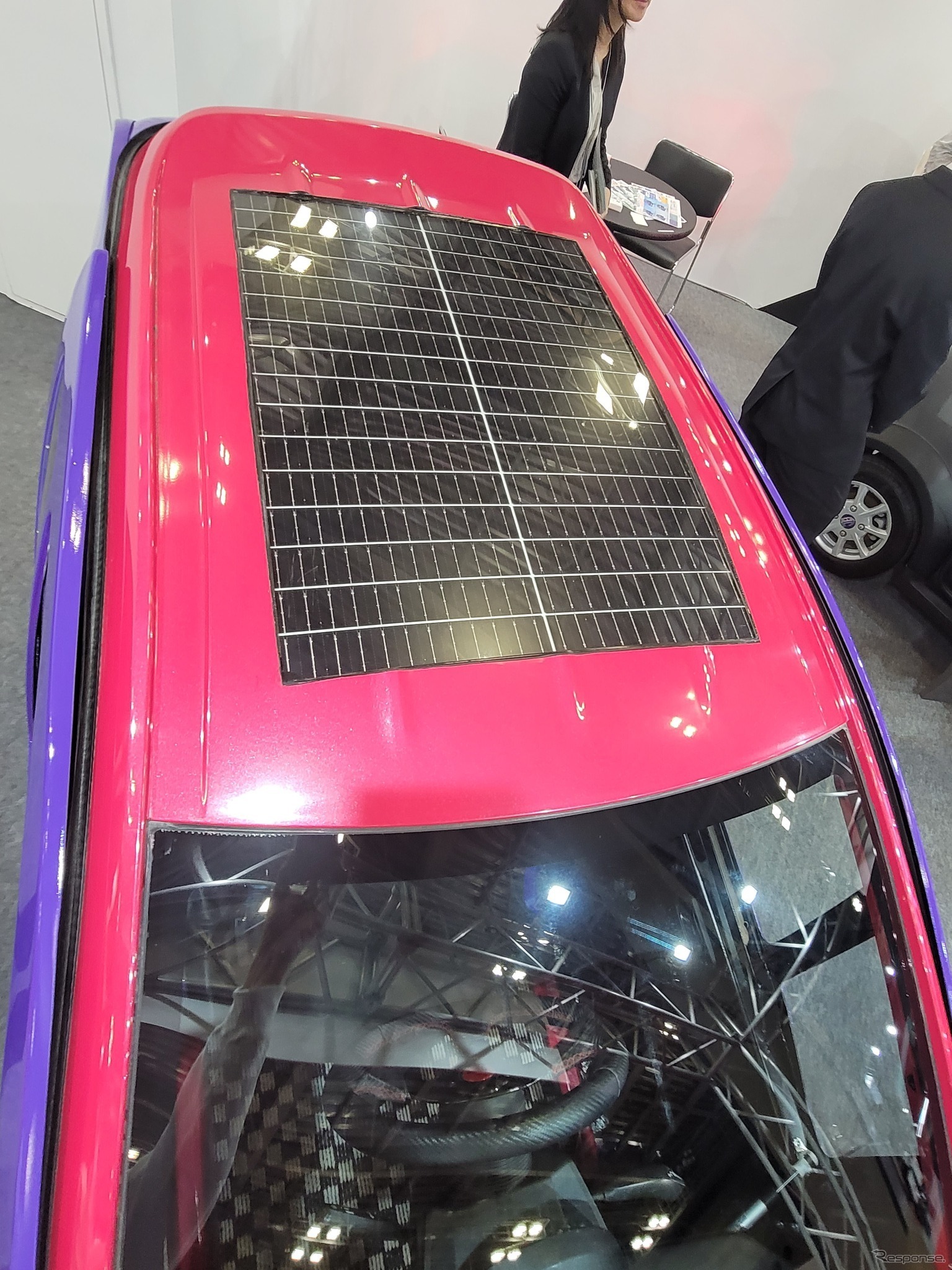 E-リザードPHEVの屋根に設置できる太陽電池パネル。これは見た目重視、コスト重視で選んだパネルなので航続距離には影響を及ぼさない。