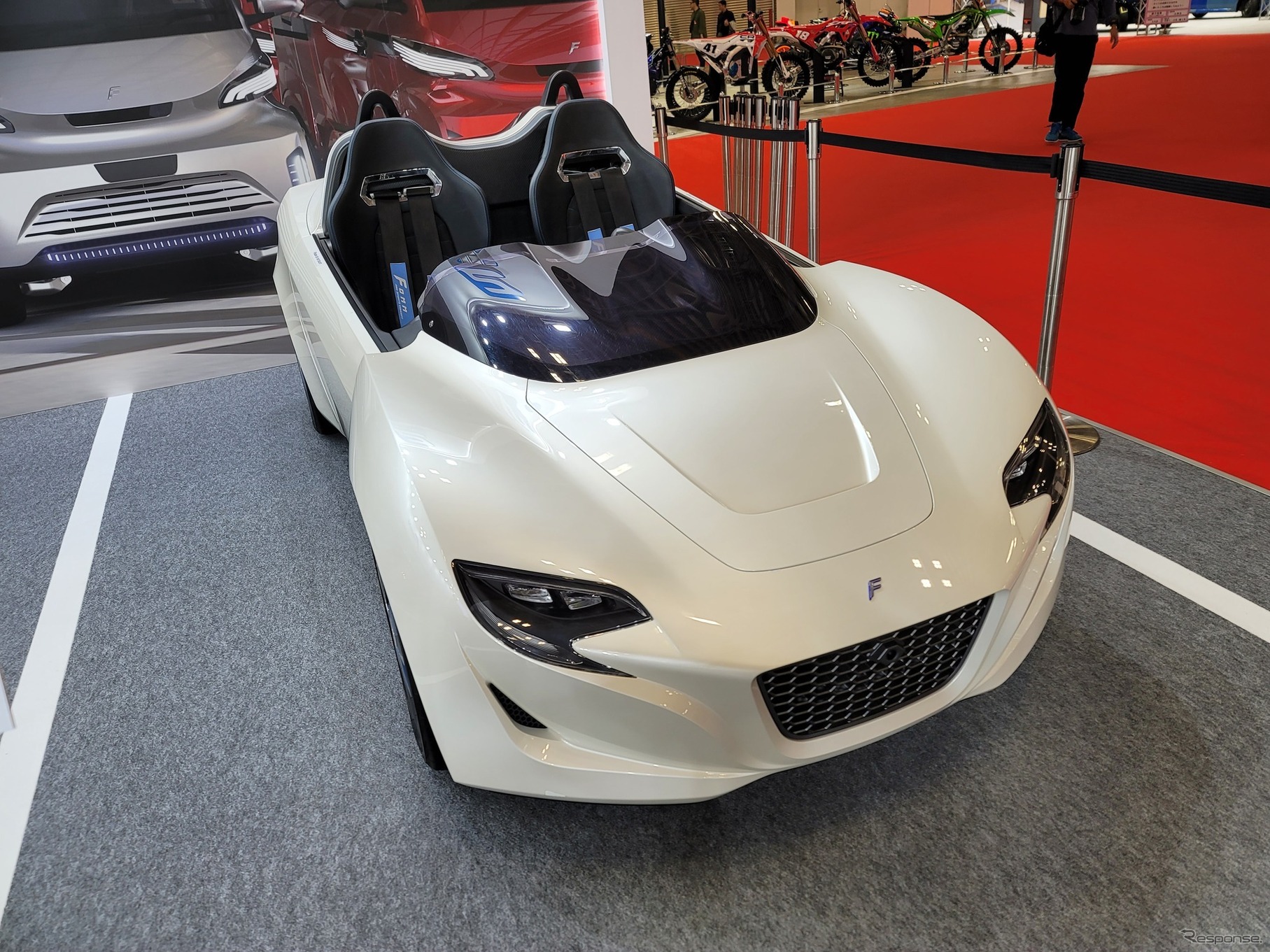 FOMMが2018年のジュネーブもモーターショーで発表したオープンスポーツカーEV『AWDスポーツコンセプト』。