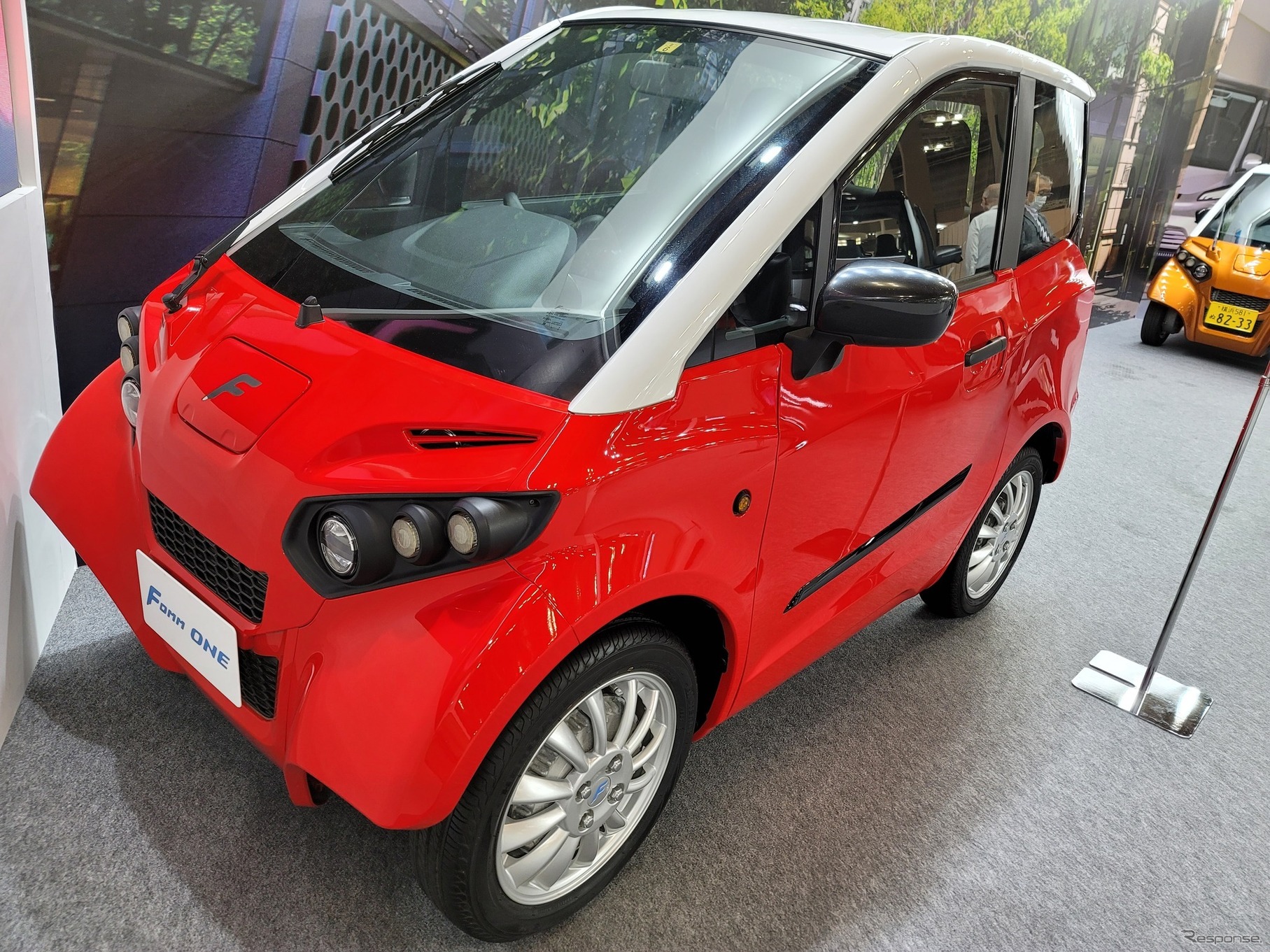 FOMMが2019年に開発した4人乗り量産型軽EV『FOMM ONE』。緊急時は水上走行もできる。
