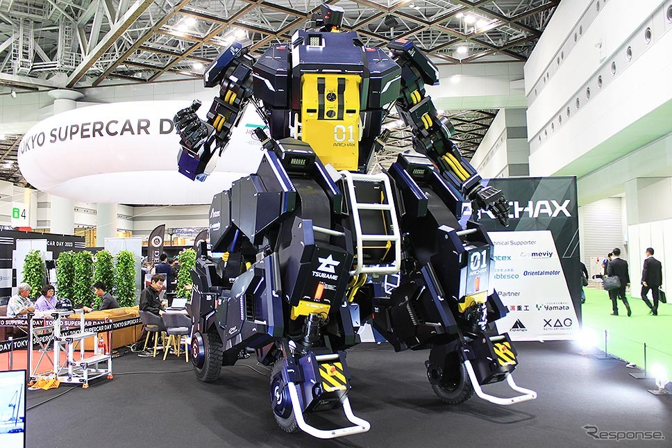 ツバメインダストリ搭乗型ロボット「アーカックス」（ジャパンモビリティショー2023）