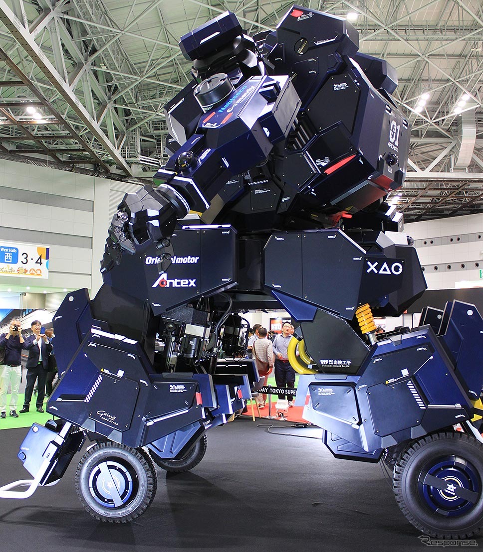 ツバメインダストリ搭乗型ロボット「アーカックス」（ジャパンモビリティショー2023）