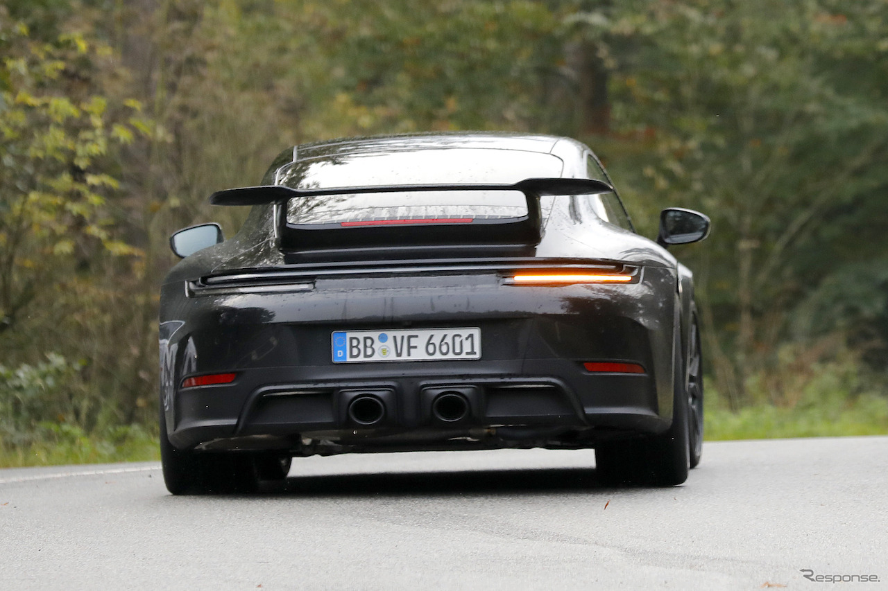 ポルシェ 911 GTS 改良新型プロトタイプ（スクープ写真）