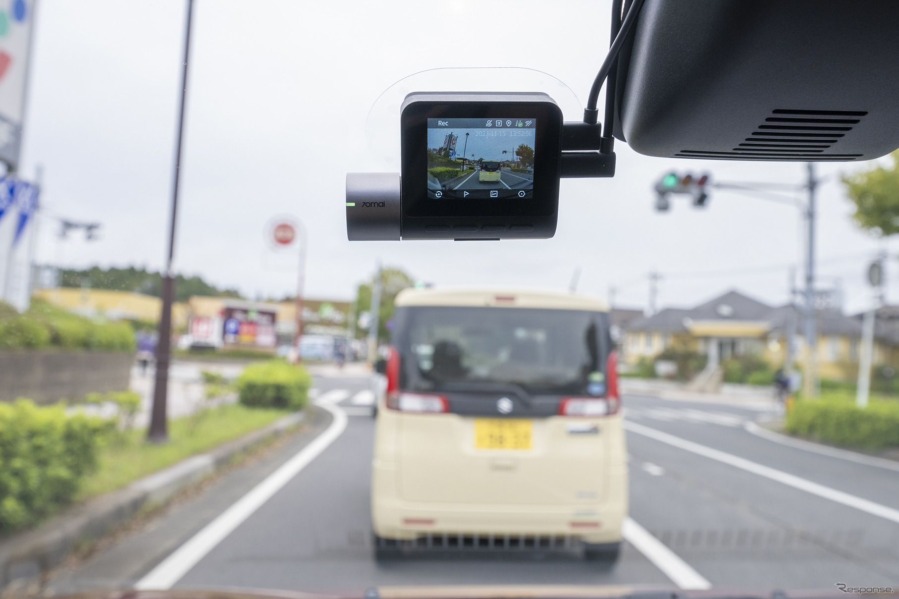 2.0型液晶ディスプレイの視認性も及第点